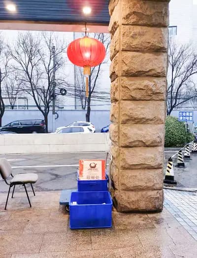 旗下全球旅行家咖啡为白衣勇士提供免费咖啡